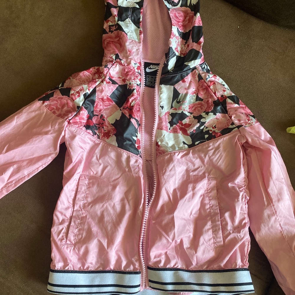 Nike wind breaker jacket